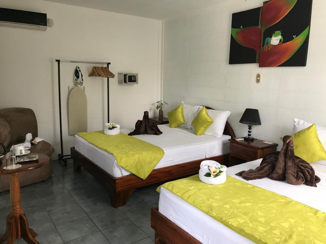 La Fortuna Backpackers Resort Екстериор снимка