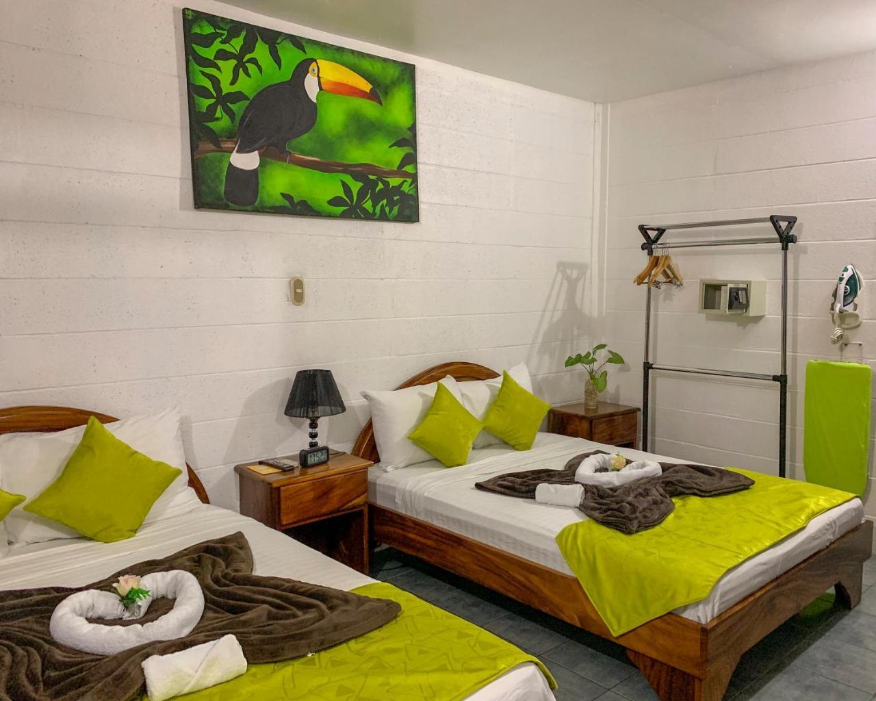 La Fortuna Backpackers Resort Екстериор снимка