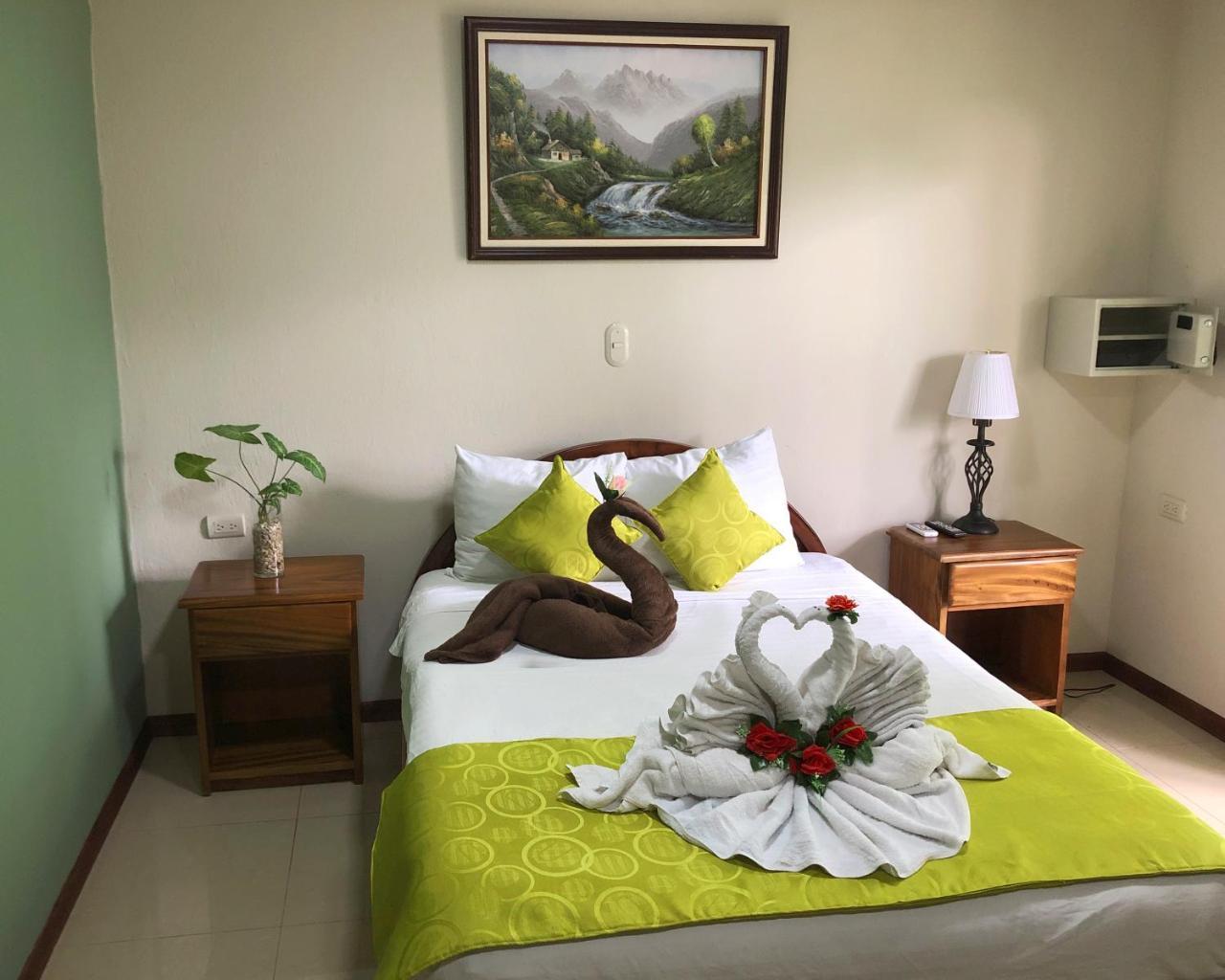 La Fortuna Backpackers Resort Екстериор снимка